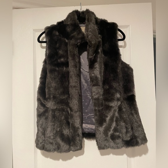Banana Republic Faux Fur Vest - Picture 1 of 3